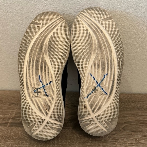 Doc Martens Annah Soft Nubuck Suede Loafers in Black, Size 5 - Picture 6 of 7